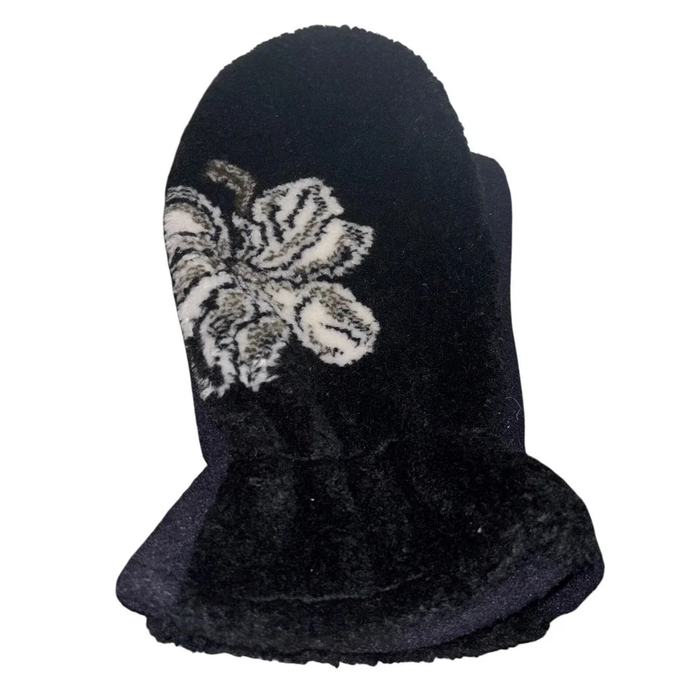 Nanuk | Medium | Black Fleece Mittens | Floral Pattern Mitts | Made‎ in Canada